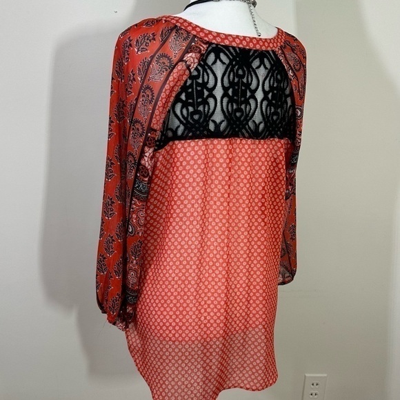 Hope & Harlow sz lg boho, top, tunic in a lightweight fabric with a lace panel - Picture 8 of 13